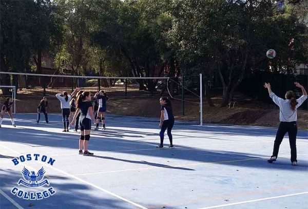 Deporte Escolar Los Equipos Minis De Voleibol Y F Tbol De Boston