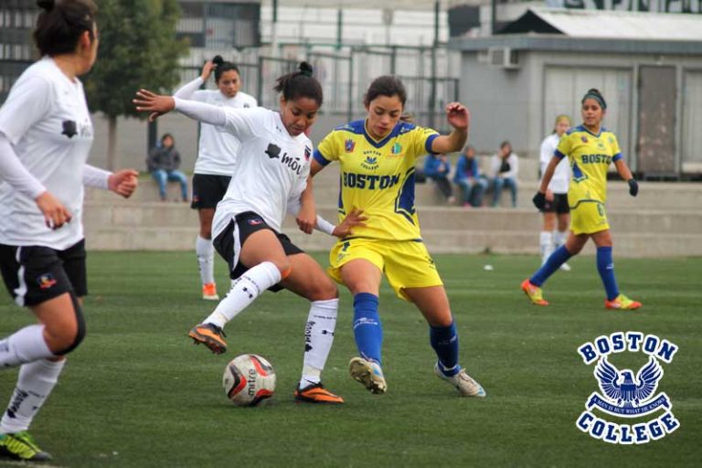 colo-colo-vs-boston-college---futbol-femenino
