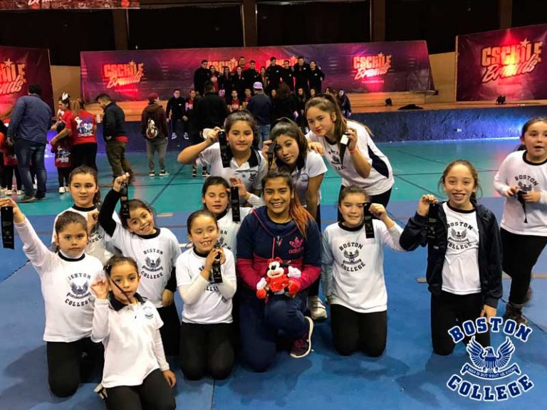 CHEERLEADERS-BOSTON-COLLEGE-MAIPU